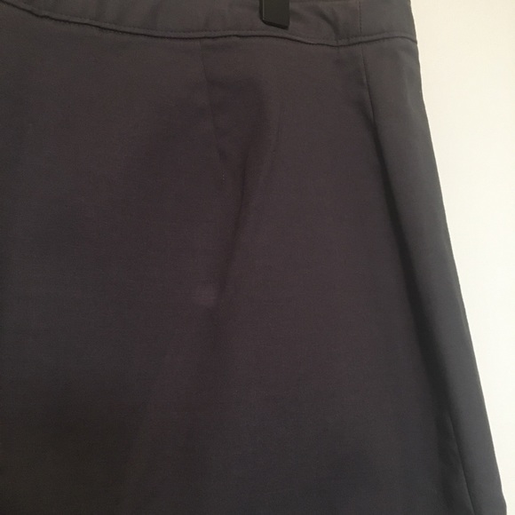 Final Markdown ~ Dark Gray Skirt with Tulip Graphic Print, Size 6 - Picture 4 of 5